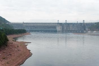 Presa de Krasnoyarsk. 6 gigavatios, en el río Yenisei.